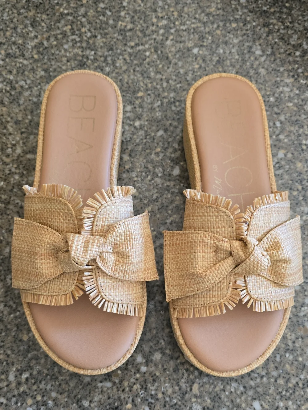 Frayed Bow Slide Sandals in Tan